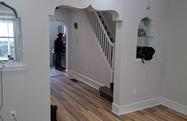 2562 N HOLLYWOOD Street Gallery 2