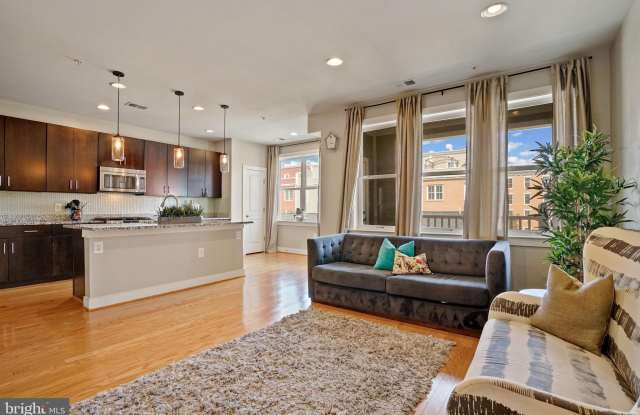 2209 RICHMOND HIGHWAY photos photos