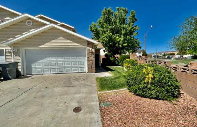Pet-Friendly Three Bedroom Townhome in Hurricane photos photos
