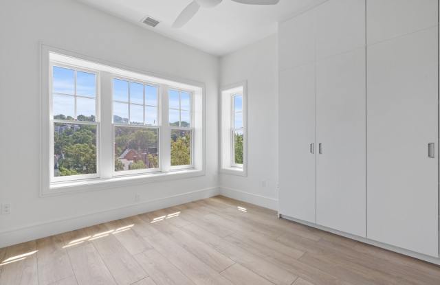 4 Bed 4 Bath - Brookline Gallery 4