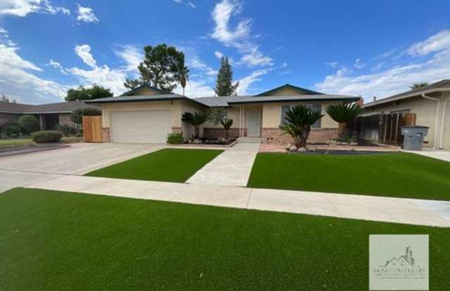 Beautiful Home in Established Fresno Neighborhood! - 6767 North Sierra Vista Avenue, Fresno, CA 93710 Beautiful Home in Established Fresno Neighborhood! - 6767 North Sierra Vista Avenue, Fresno, CA 93710