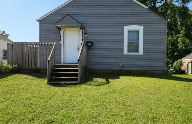Refreshed 2 Bed, 1 Bath Home photos photos