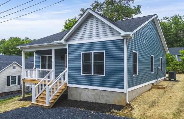 1025 FRYE ST - 1025 Frye Street, Waynesboro, VA 22980