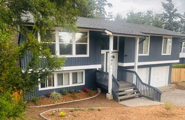 Beautifully remodeled 2 Story SFH 4 BD 2.5 BA+Large 2 car garage, Fenced Yard for rent photos photos