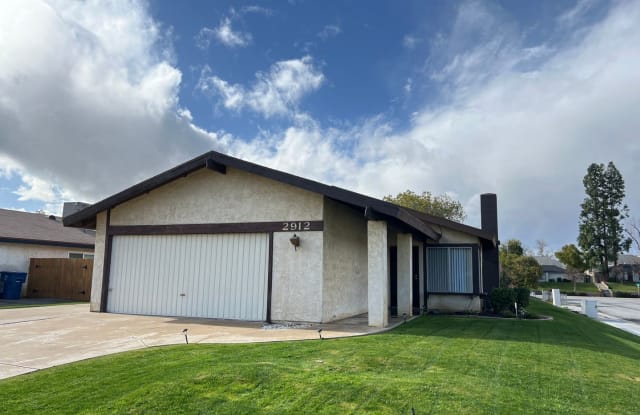 2912 Oak Tree Ave - 2912 Oak Tree Avenue, Bakersfield, CA 93306