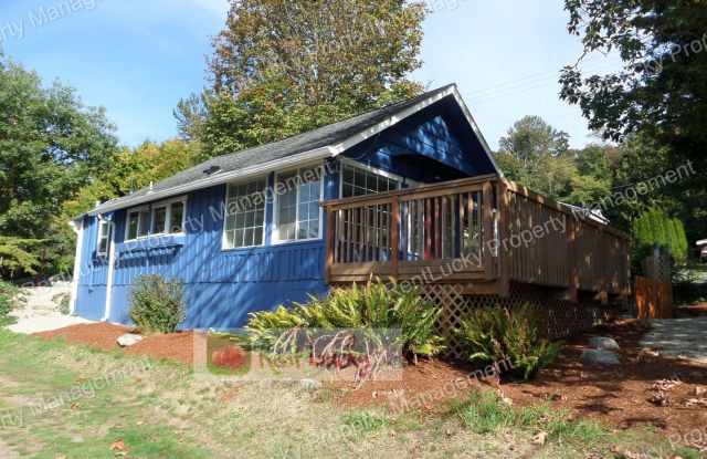 SPECTACULAR VIEWS! Unique & Adorable House w/Huge Deck - Walking Distance to Redondo Beach!! Gallery 3
