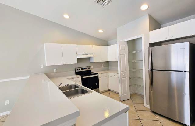 Well-maintained 3BR & 2BA w/1- car garage attached Duplex | lawn care and salt service included | Free Application Gallery 3