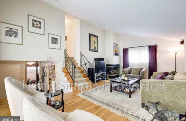 5902 Holland Road photos photos