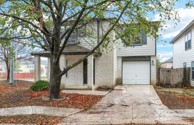 ***MOVE-IN SPECIAL: ONE WEEK FREE***Private Cul-de-Sac Living in Desirable Bridgewood - 11102 Bench Oaks, Bexar County, TX 78254