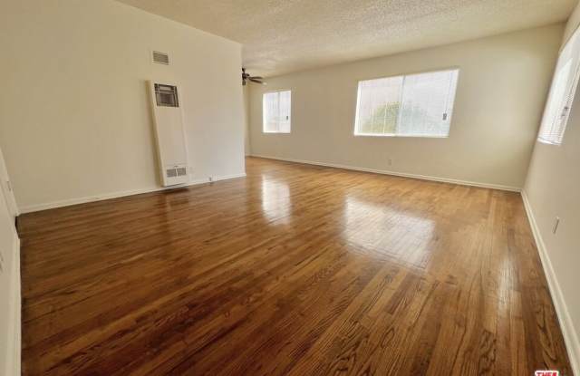 1233 Stanford St Gallery 2