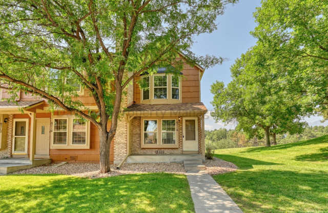 Charming 2 Bedroom Condo with Modern Updates in Rockrimmon Gallery 1