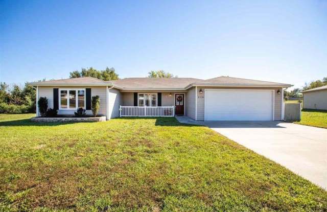 MINUTES FROM OGDEN GATE! LARGE BACKYARD! photos photos