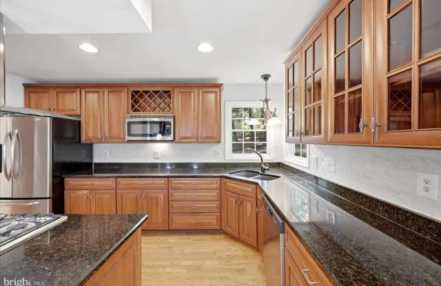 6004 TELEGRAPH Road Gallery 4