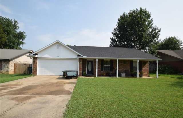 Three Bedroom Two Bathroom House For Rent - 4278 West Patrick Street, Fayetteville, AR 72704