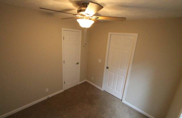 Unique 1+ bedroom home with Office and large fenced in yard! Gallery 3