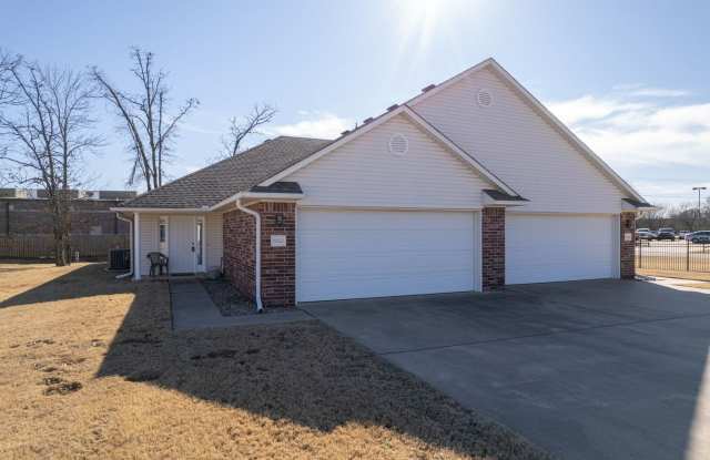 Newly Updated Fort Smith Duplex! - 5802 Park Valley Circle, Fort Smith, AR 72916