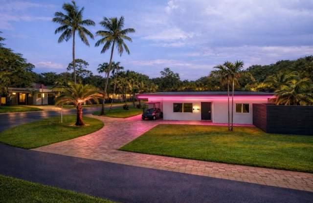 100 NE 22nd St photos photos