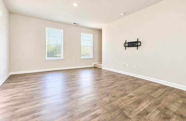 198 CURRANT Circle Gallery 4