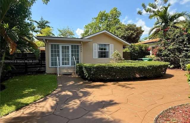 4456 SW 10th St photos photos