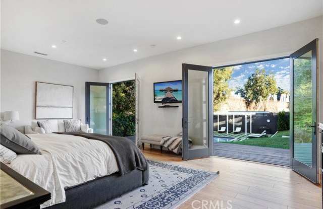 11121 Valley Spring Lane Gallery 4