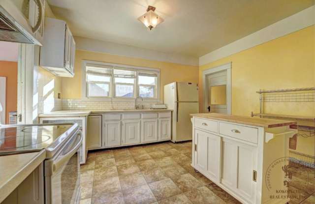 124 S Elm Street photos photos