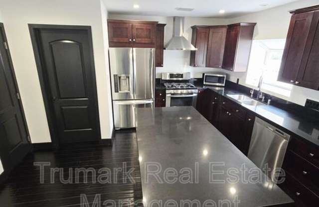 12426 Moorpark St photos photos