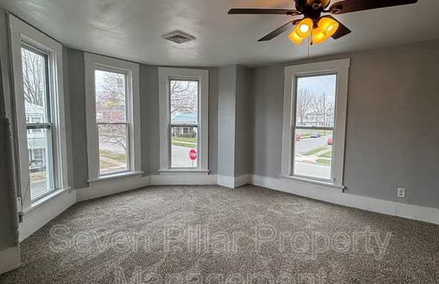 703 E 4th St photos photos