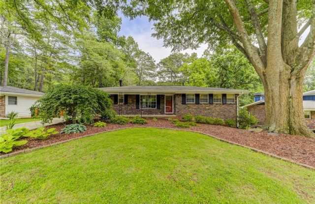 2423 Woodacres Road NE photos photos