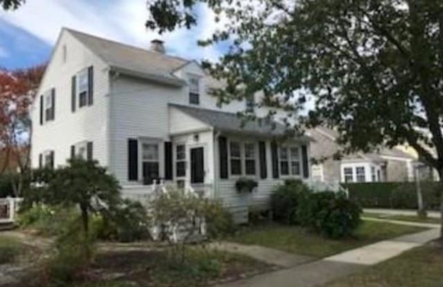 81 Old Fort Road - 81 Old Fort Road, Newport, RI 02840