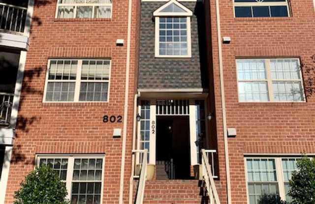Top floor 3 BR 2.5 BA gorgeous condo! - 802 Amber Tree Court, Gaithersburg, MD 20878