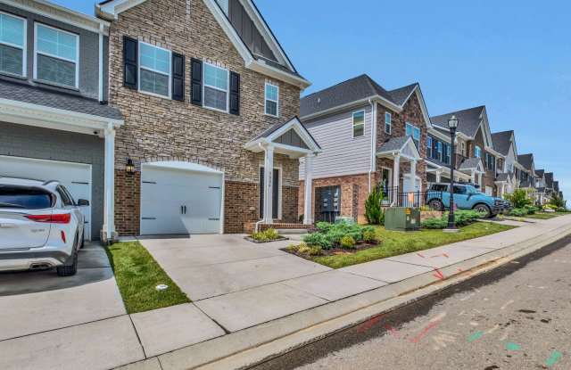 3 bed/2.5 bath townhome in Tulip Hills with pool. Hermitage near I-40: Available July 2025 photos photos