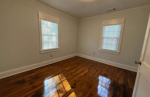 2 Bedrooms, 1 Bathroom - Home in North Rome! Gallery 4