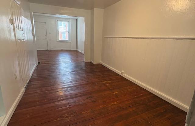 2 Bedroom House, Yard, Off-Street Parking-York City SD Gallery 4