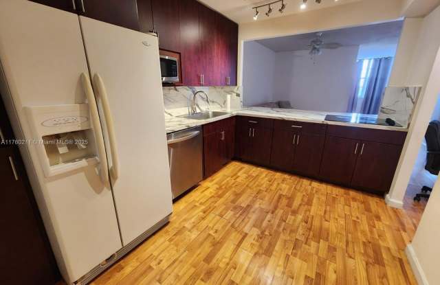 1351 NE Miami Gardens Dr photos photos