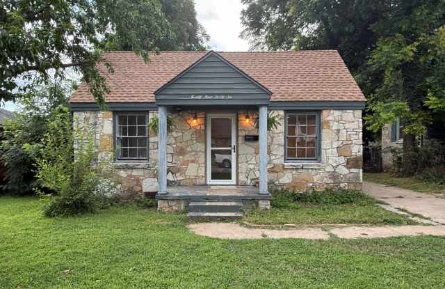 Freshly Renovated OKC Gem – Prime Location, Spacious Living! $200 off 1st MONTH'S RENT!! photos photos