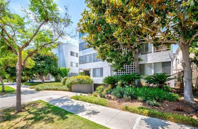 419 N Oakhurst Drive - 419 North Oakhurst Drive, Beverly Hills, CA 90210