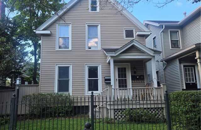 21 Gardiner Park - LOWER Gallery 1