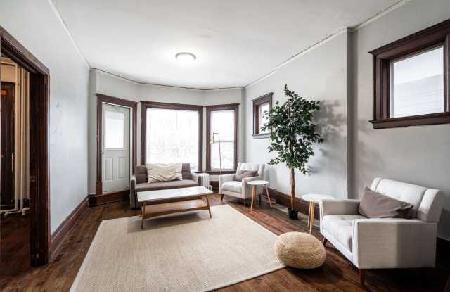 2943 N. Maryland Ave, 4Bdrm Upper Flat Near UWM Campus photos photos