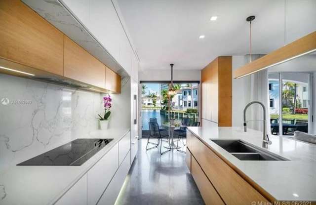 20824 NE 30th Pl, Aventura, FL 33180 - 20824 Northeast 30th Place, Aventura, FL 33180