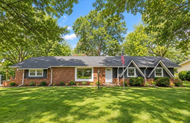3 Bedroom | 2 Bath | 2 Car Garage  | Pets Welcomed! Gallery 1