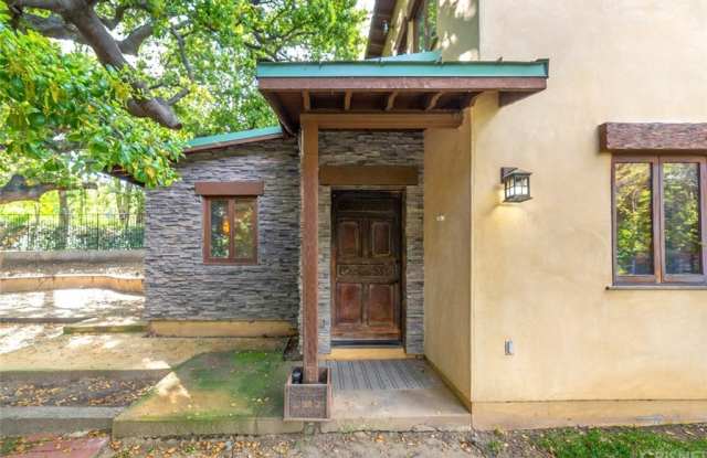 4811 Topeka Drive Gallery 2