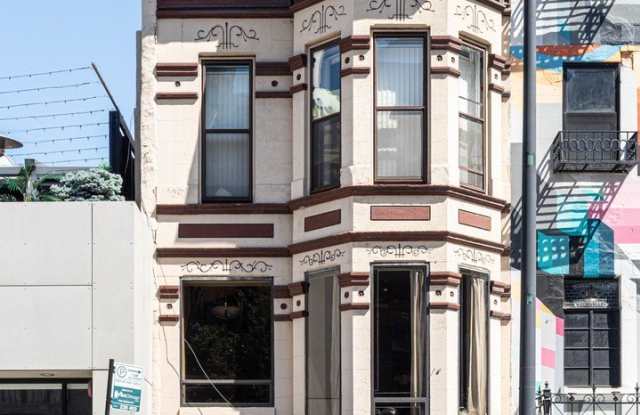 116 W Grand Avenue - 116 West Grand Avenue, Chicago, IL 60654
