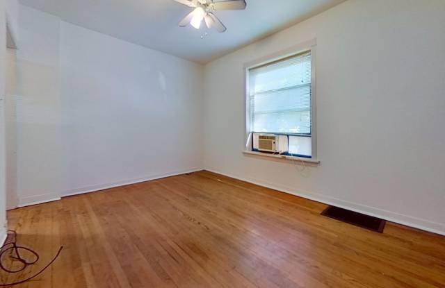 Raised First Floor North Center Two Bedroom photos photos