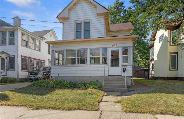 U of M~ Marcy Holmes SFH ~ 6 Bedroom House ~ September 2025! photos photos