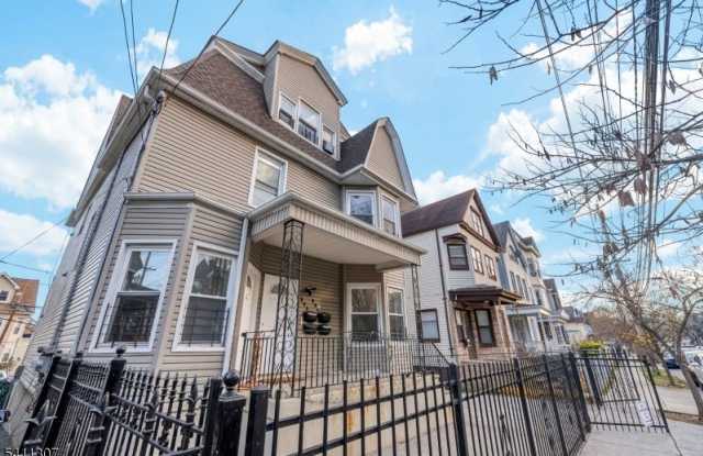 467-469 Summer Ave photos photos