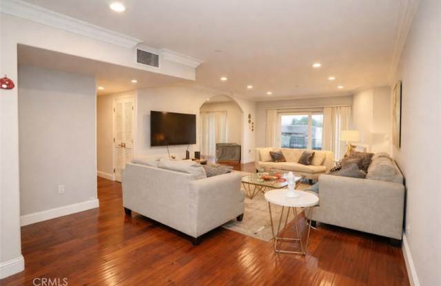 13037 Moorpark photos photos 13037 Moorpark photos photos