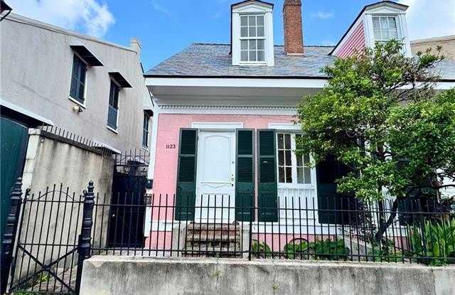 1123 BURGUNDY Street Gallery 2