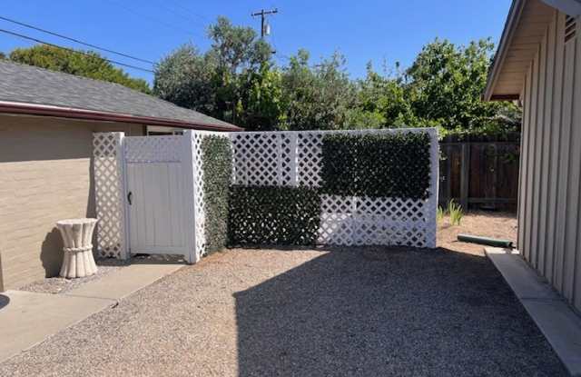Cozy Cottage in the Heart of Downtown Solvang Gallery 3
