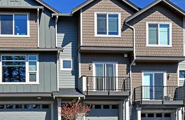 Move in Ready! Spacious 3 bedroom, 2.5 bath Townhome with small fenced backyard, located in sought after community of Northlake Court. photos photos