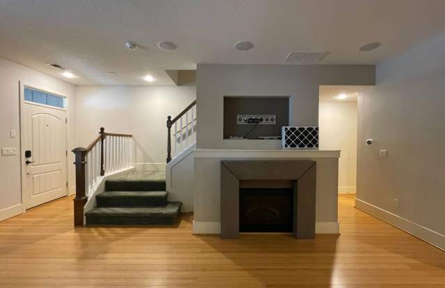 Cedar Mill - 3Bd 2.5Ba + Bonus Room TH ~ A/C, EV Charging & More ~ Convenient to Nike, Intel and St. Vincent Gallery 3